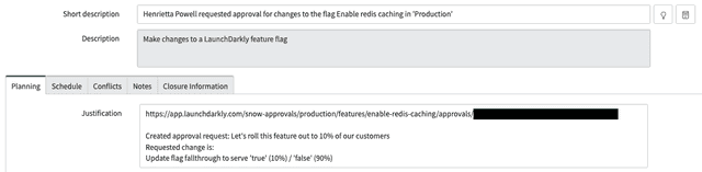 A ServiceNow change request populated with LaunchDarkly approval request details.